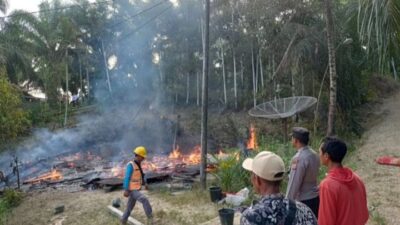 Rumah Kayu Milik Saeli Ludes Terbakar